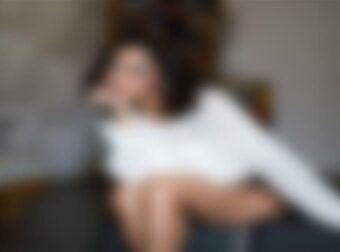 Πασίγνωστη τραγουδίστρια αποκαλύπτει: «Έχω ψάξει κινητό συντρόφου μου, ήμουν σε έξαλλη κατάσταση»